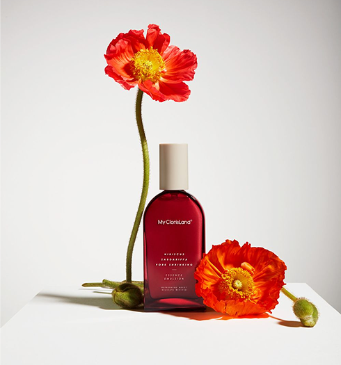 Fragrance bottle with flowers